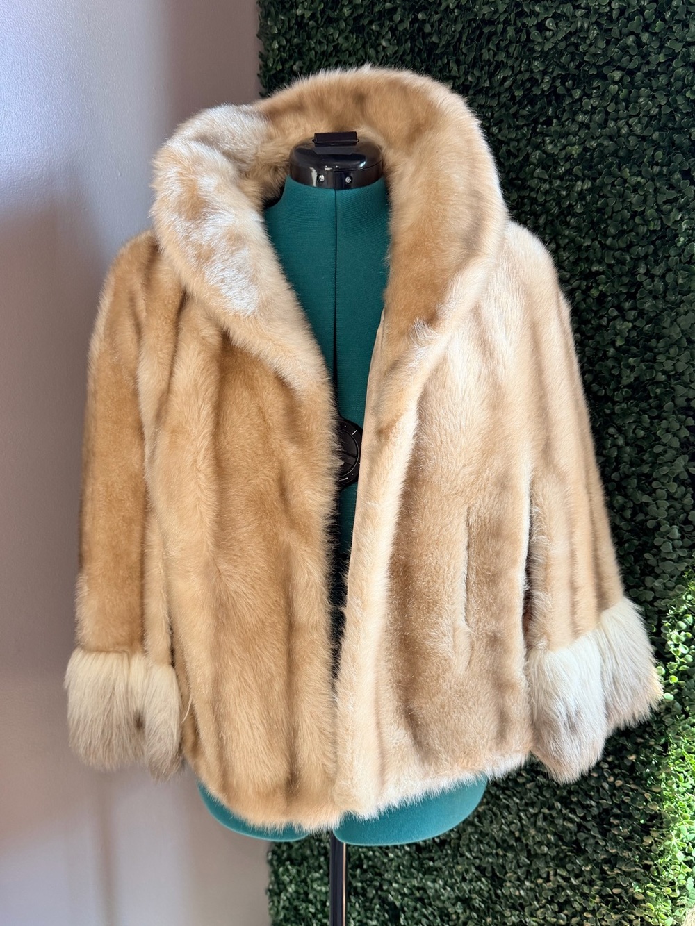 Vintage Regina Glenara by Glenoit Cape Capelet Faux Fur Mob Wife Winter Cosplay
